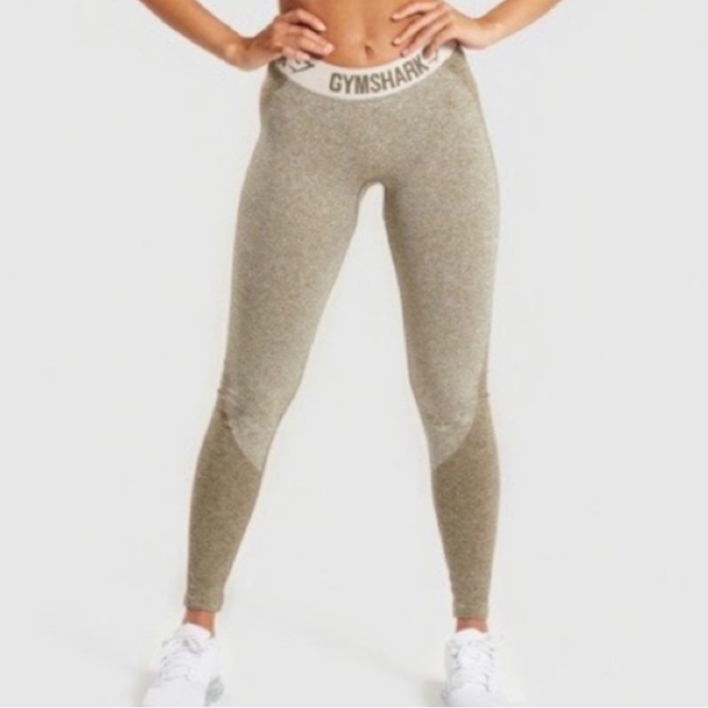 Gymshark flex leggings in color khaki/sand